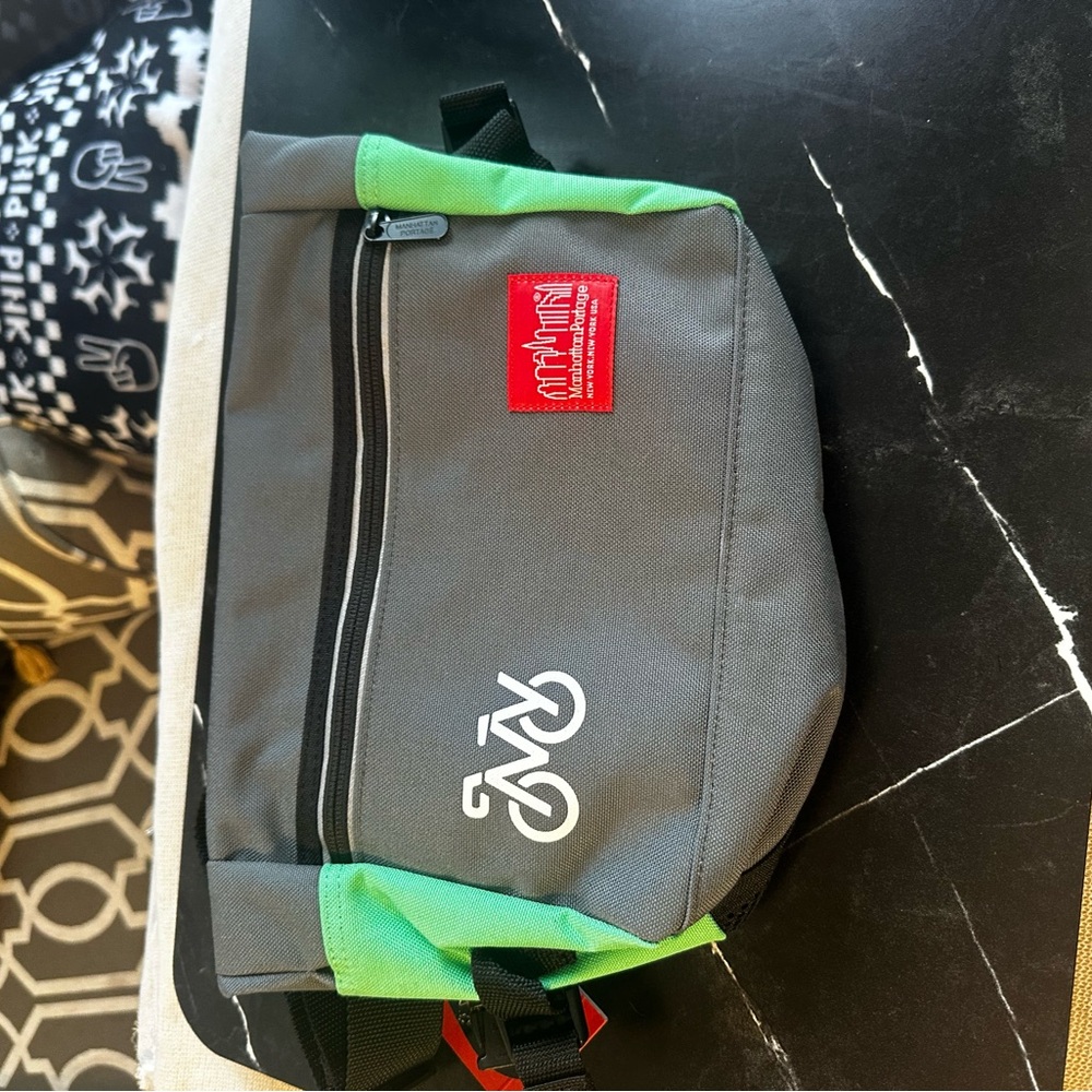 Manhattan Portage
Bike New York Straphanger Messenger Bag Green Grey